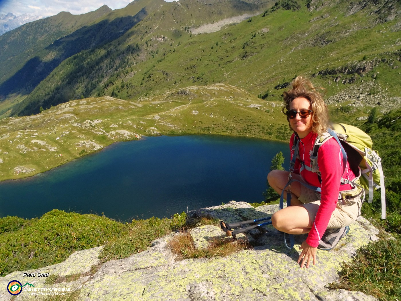 32 Dall'alto il Lago grande di colore blu.JPG